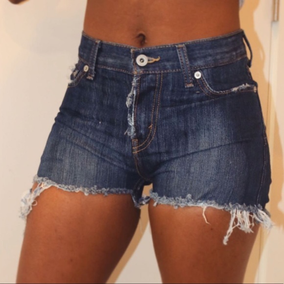 Custom distressed Levi shorts - Picture 2 of 3